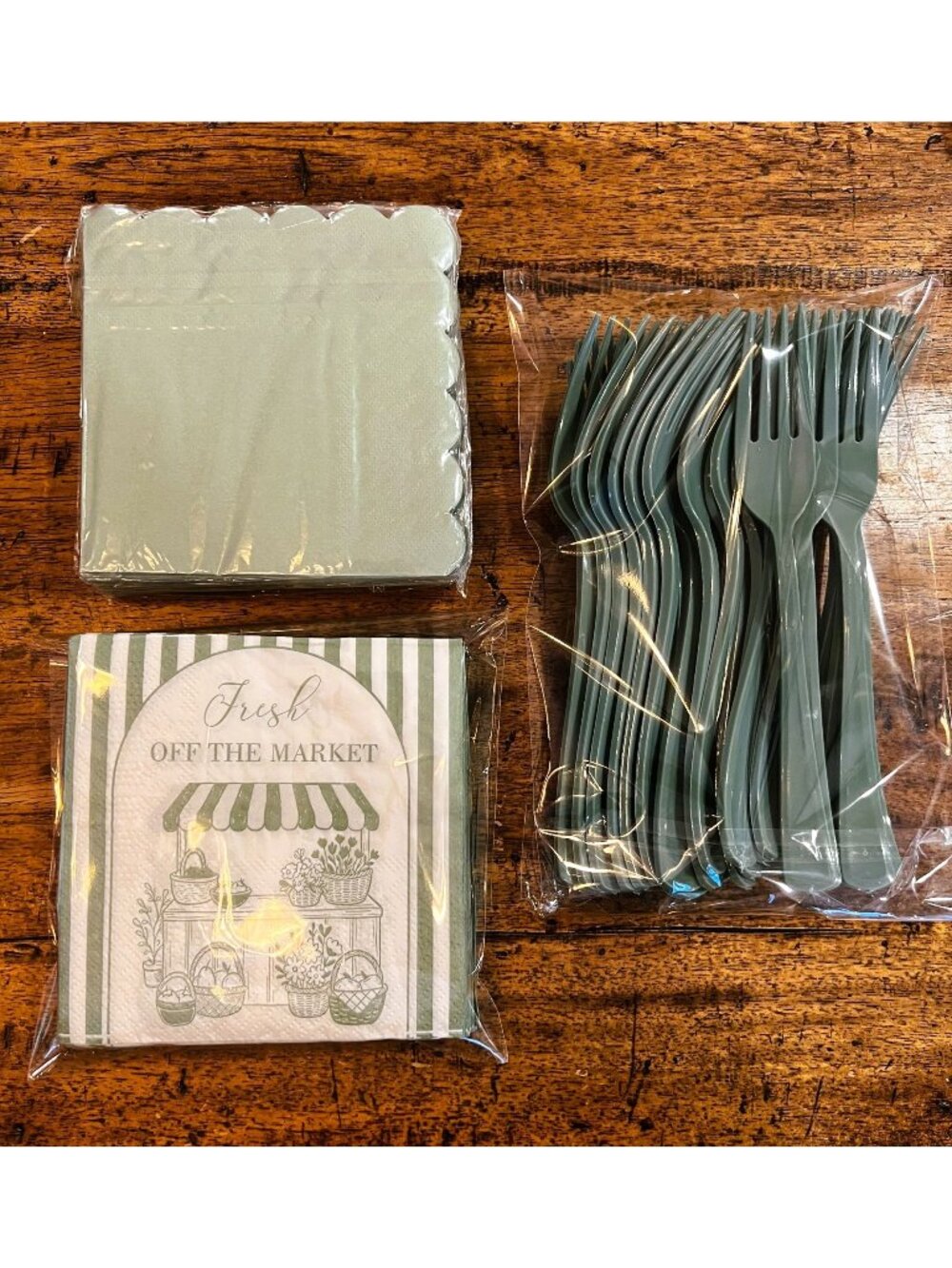 Fresh Off The Market Napkins & Sage Forks Set - Green & White Scallop-Edged 24 F